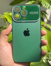 Load image into Gallery viewer, Green Auto Focus Luxury Design Case For Apple Iphone 13 Pro
